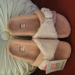 Muk Luk Women's Slippers Size Medium 7/8
